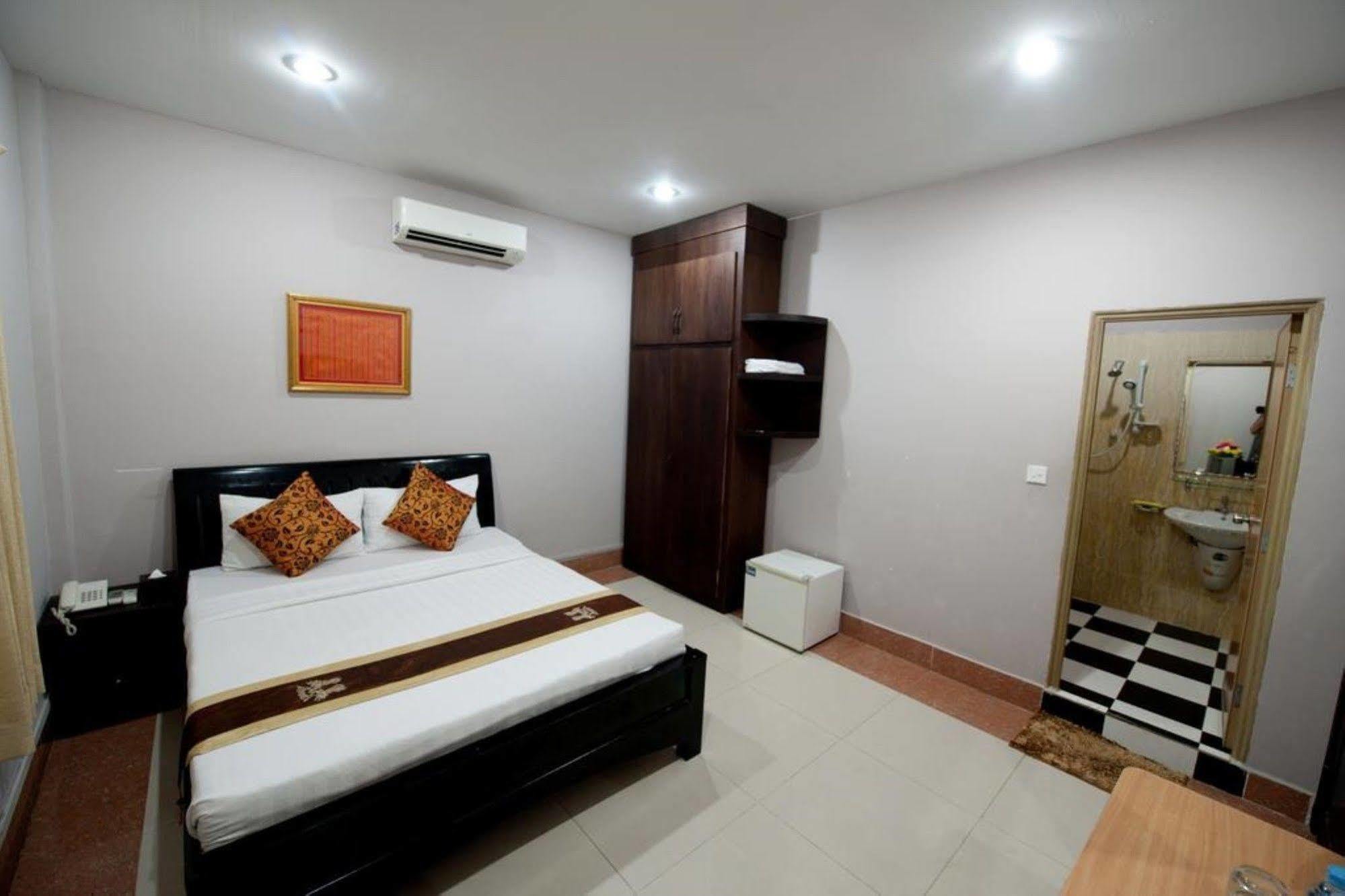 Wei Si Deng Hotel & Restaurant Phnom Penh Exterior foto